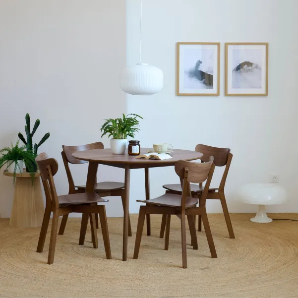 Table à manger ronde LETA en noyer avec 4 chaises | Hellin