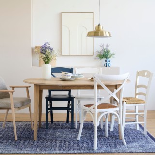 Table ronde extensible chêne blanchi 4/6 places D105 pieds fuseau VICTORIA - HELLIN