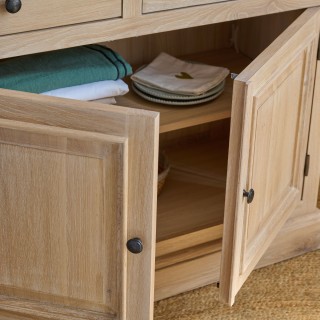 Buffet vaisselier en chêne blanchi 4 portes vitrées 4 tiroirs 4 portes bois VICTORIA - HELLIN