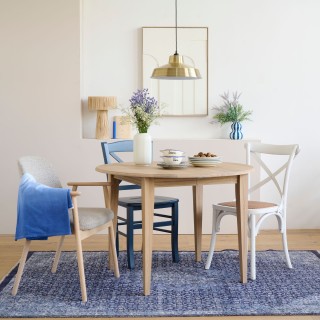 Table ronde extensible chêne blanchi 4/6 places D115 pieds fuseau avec 1 allonge VICTORIA - HELLIN