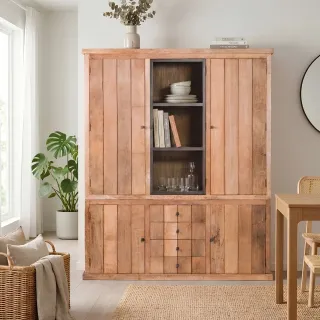 Vaisselier en bois massif recyclé pour une ambiance campagne aux accents indus