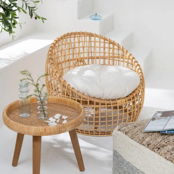 Fauteuil lounge en rotin naturel avec coussin écru CARNAC - HELLIN