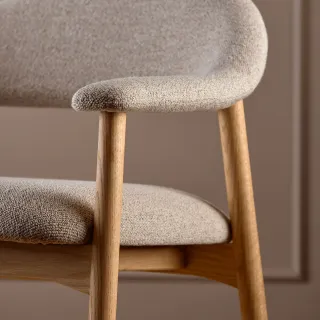 Fauteuil avec accoudoirs en chêne et tissu bouclette beige ELYA - HELLIN