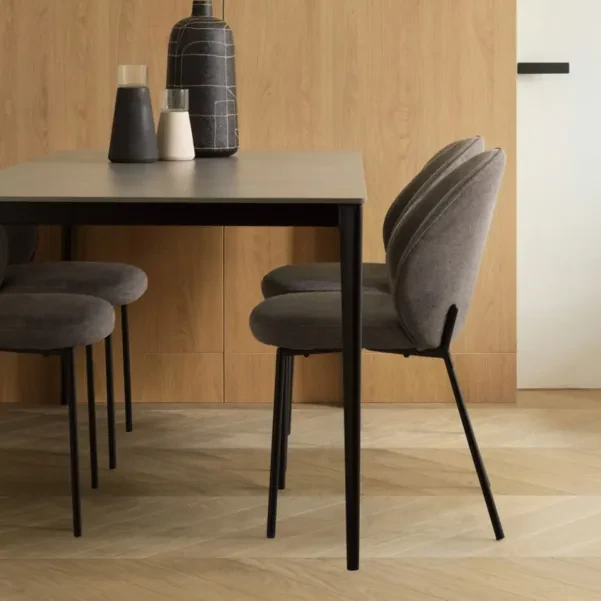 Chaise de salle à manger design en tissu et métal noir (lot de 2)  NELLY - HELLIN